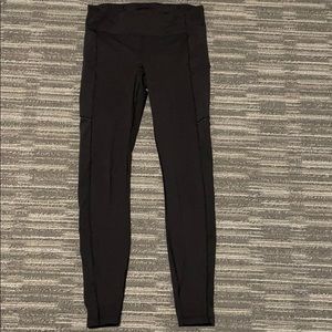 Black Lululemon leggings with pockets.